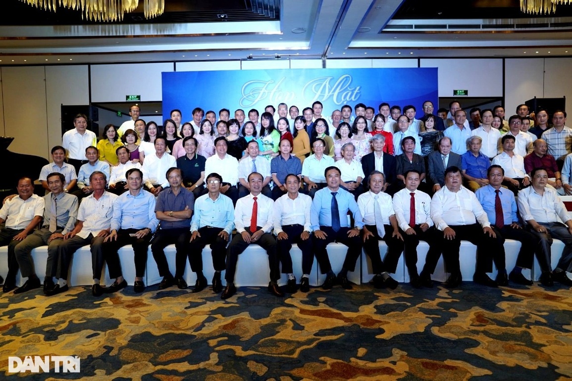 Xúc động buổi gặp mặt của Ban Xây dựng 67 anh hùng - 2 Xúc động buổi gặp mặt của Ban Xây dựng 67 anh hùng - 2