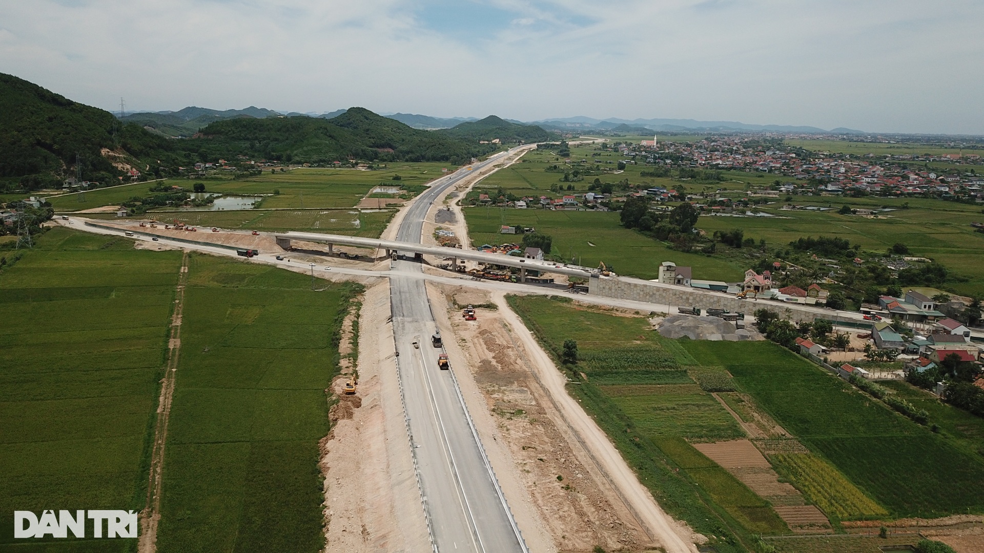 Toàn cảnh cao tốc đoạn Nghi Sơn - Diễn Châu sắp đưa vào sử dụng - 8 Toàn cảnh cao tốc đoạn Nghi Sơn - Diễn Châu sắp đưa vào sử dụng - 8