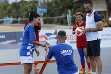 Màn cầu hôn của cặp vận động viên người Hy Lạp trên bãi biển Quy Nhơn