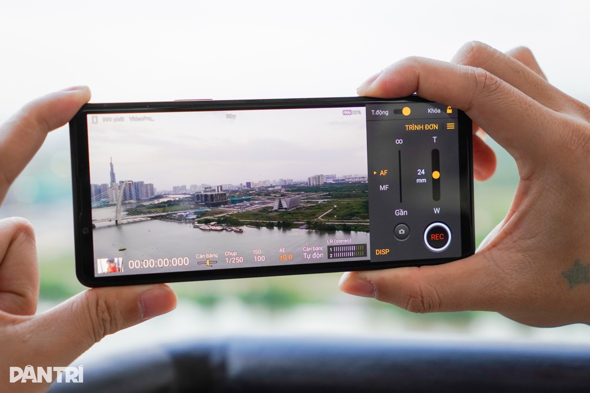 Trải nghiệm smartphone có cảm biến camera 1 inch - 5 Trải nghiệm smartphone có cảm biến camera 1 inch - 5