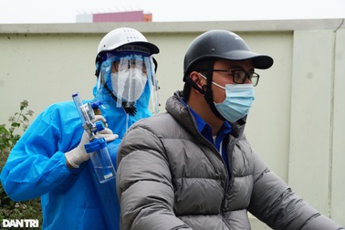 Biệt đội "ATM Oxy" miễn phí hỗ trợ F0 bất kể ngày đêm ở Hà Nội