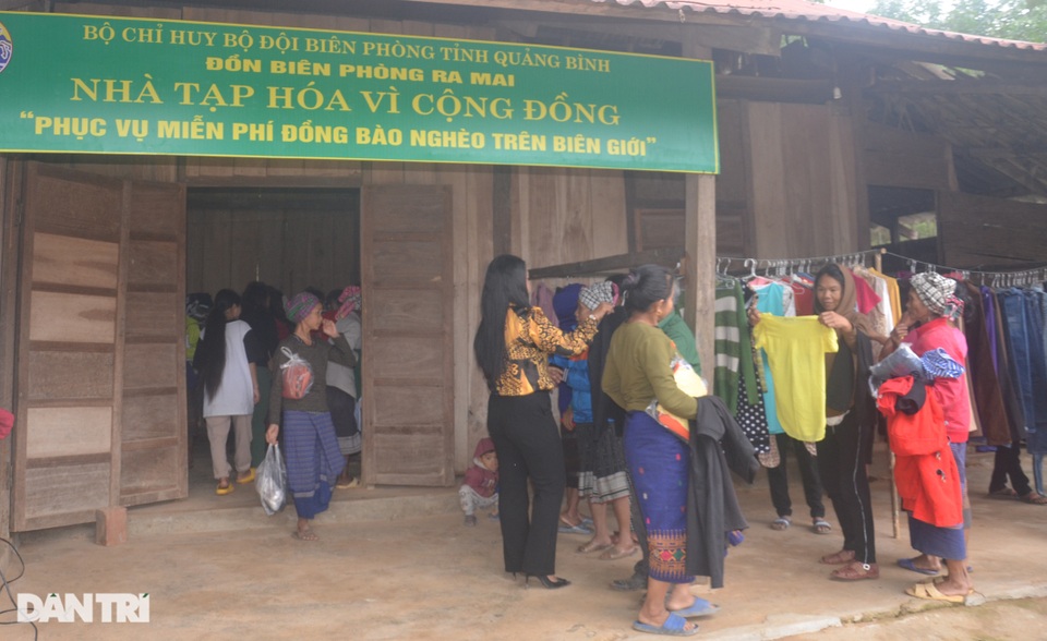 Độc đáo mô hình tiệm tạp hóa miễn phí giúp đồng bào dân tộc nơi biên giới - 1 Độc đáo mô hình tiệm tạp hóa miễn phí giúp đồng bào dân tộc nơi biên giới - 1