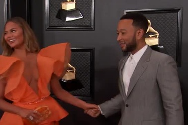 Chrissy Teigen và John Legend dự lễ trao giải Grammy