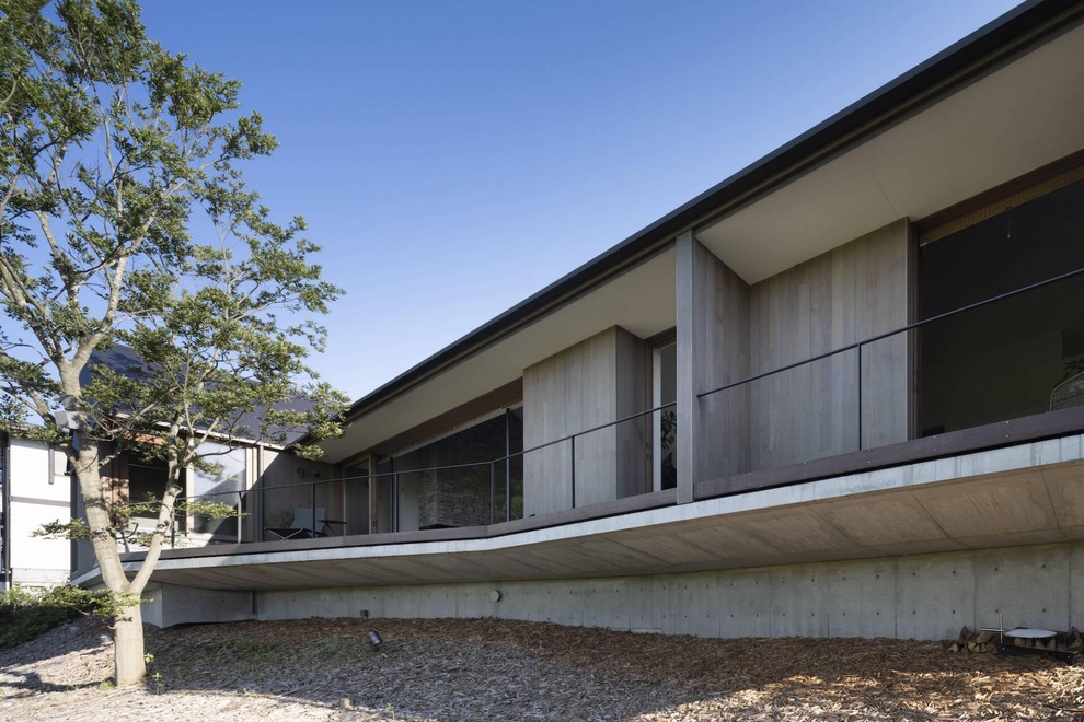 Ngôi nhà cấp 4 độc đáo: Mặt tiền giấu kín, phía sau mở tràn ra ruộng lúa - 4