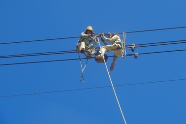 Giá bán điện trung bình càng cao, tỷ lệ tổn thất điện càng thấp