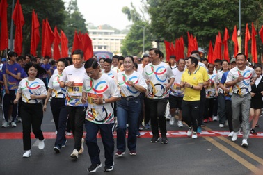 Hàng nghìn người tham gia ngày chạy Olympic vì sức khỏe toàn dân ở TPHCM