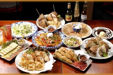 Ngó bàn tiệc hấp dẫn đón năm mới ở các quốc gia