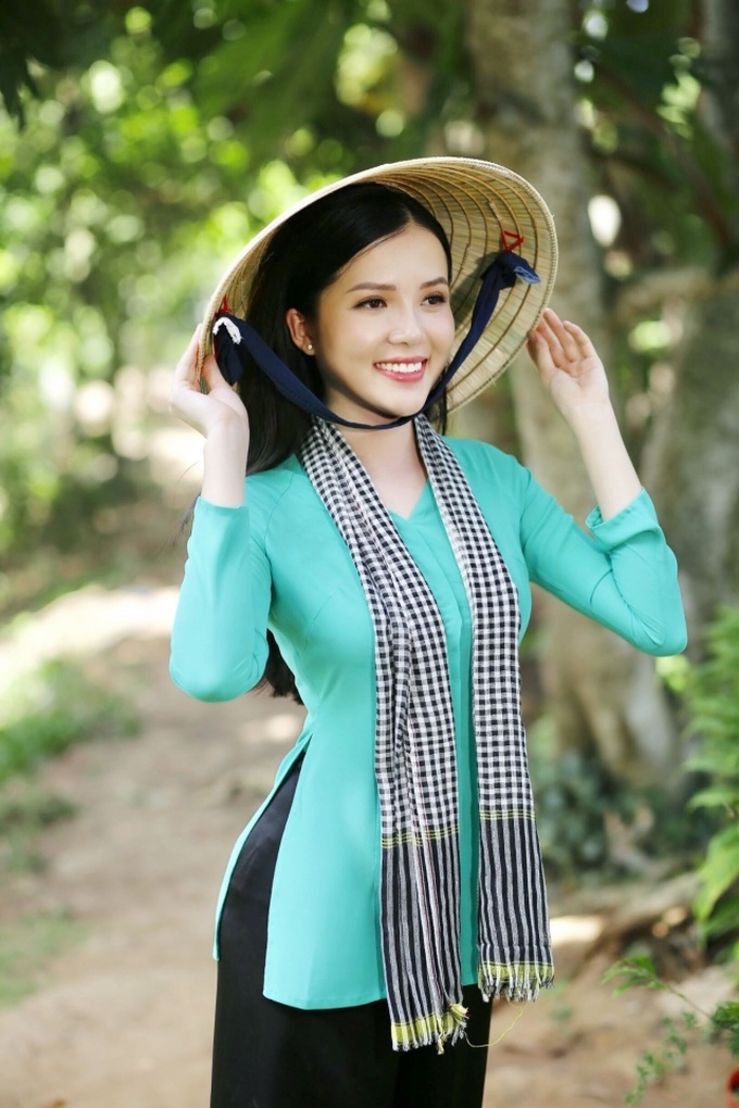 Hoa khôi Huỳnh Thúy Vi dịu dàng làm “đại sứ Lễ Hội bánh dân gian Nam Bộ” - 3 Hoa khôi Huỳnh Thúy Vi dịu dàng làm “đại sứ Lễ Hội bánh dân gian Nam Bộ” - 3