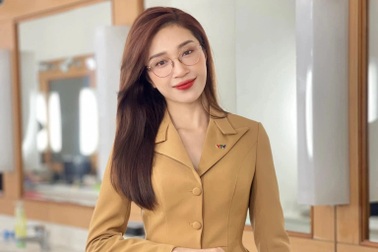 Nhan sắc đời thường xinh đẹp của biên tập viên VTV "gây bão" mạng