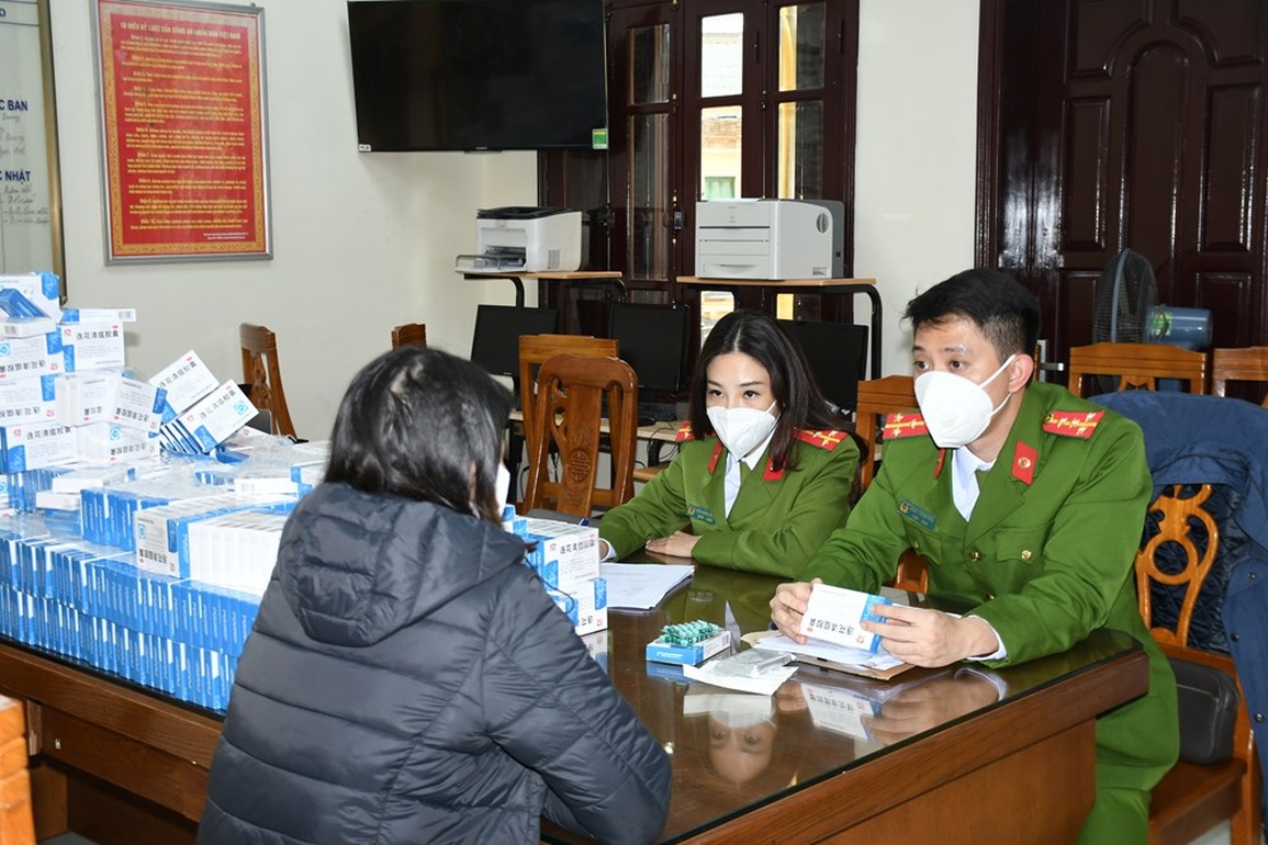Buôn lậu hàng nghìn hộp thuốc Liên hoa thanh ôn vì tin chữa được Covid-19 - 1 Buôn lậu hàng nghìn hộp thuốc Liên hoa thanh ôn vì tin chữa được Covid-19 - 1