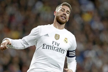 Nén đau ra sân, Sergio Ramos dính hạn nặng