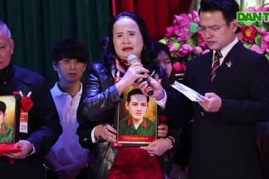 Trao 150 bức ảnh phục dựng liệt sỹ tới thân nhân