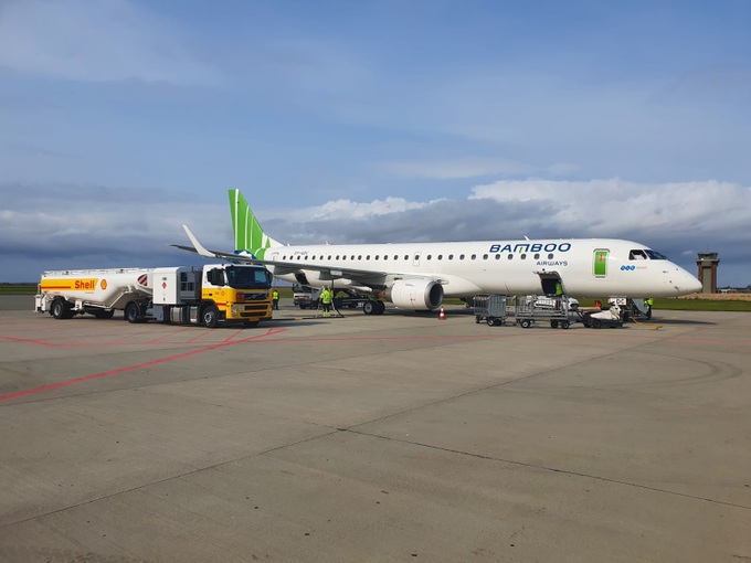 Bamboo Airways đón máy bay phản lực hiện đại Embraer E195, sẵn sàng bay thẳng Côn Đảo từ 29/9 - Ảnh 1.