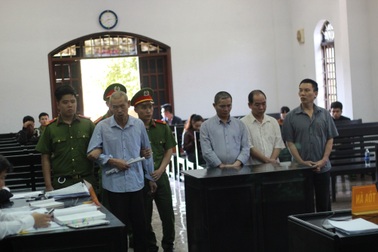 Làm giả hai quyết định ly hôn, thư ký tòa lãnh án tù