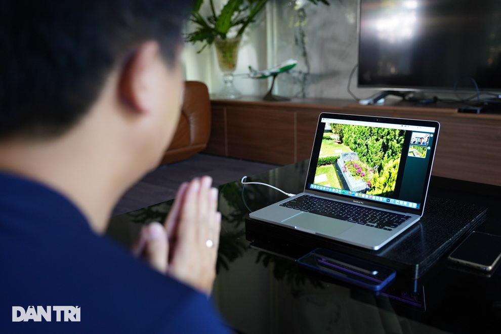 Người dân cúng lễ Vu lan trực tuyến giữa mùa dịch ở Hà Nội - 2 Người dân cúng lễ Vu lan trực tuyến giữa mùa dịch ở Hà Nội - 2