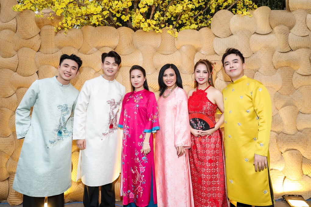 Tuấn Hưng lần đầu tham gia chương trình Gala nhạc Việt - 1 Tuấn Hưng lần đầu tham gia chương trình Gala nhạc Việt - 1