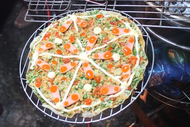 Du khách xuýt xoa với món “pizza Đà Lạt”