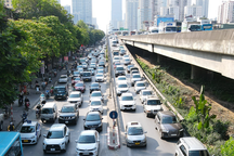 Người dân trở lại Hà Nội sau nghỉ lễ, các tuyến đường cửa ngõ ùn tắc cục bộ