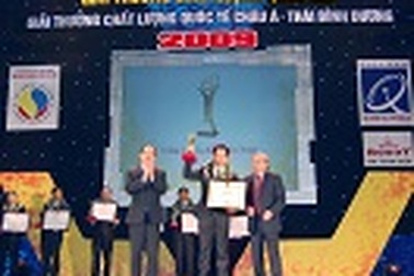 Hữu Toàn nhận “giải vàng chất lượng quốc gia 2009”