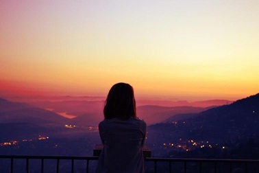 Chị gái tôi đang nuôi cả bồ lẫn con riêng của chồng