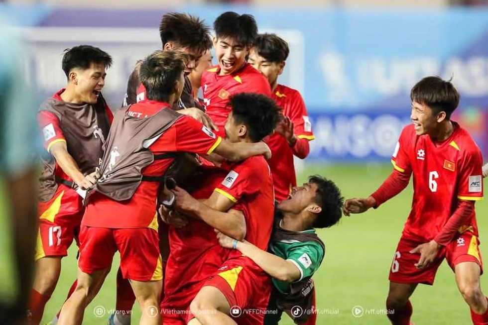 U17 Việt Nam mất vé dự World Cup: Giọt sầu trên mắt, dũng cảm bước lên - 4 U17 Việt Nam mất vé dự World Cup: Giọt sầu trên mắt, dũng cảm bước lên - 4