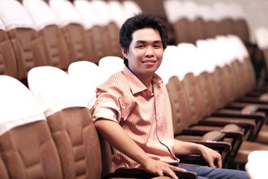 Chàng trai nặng lòng với kịch