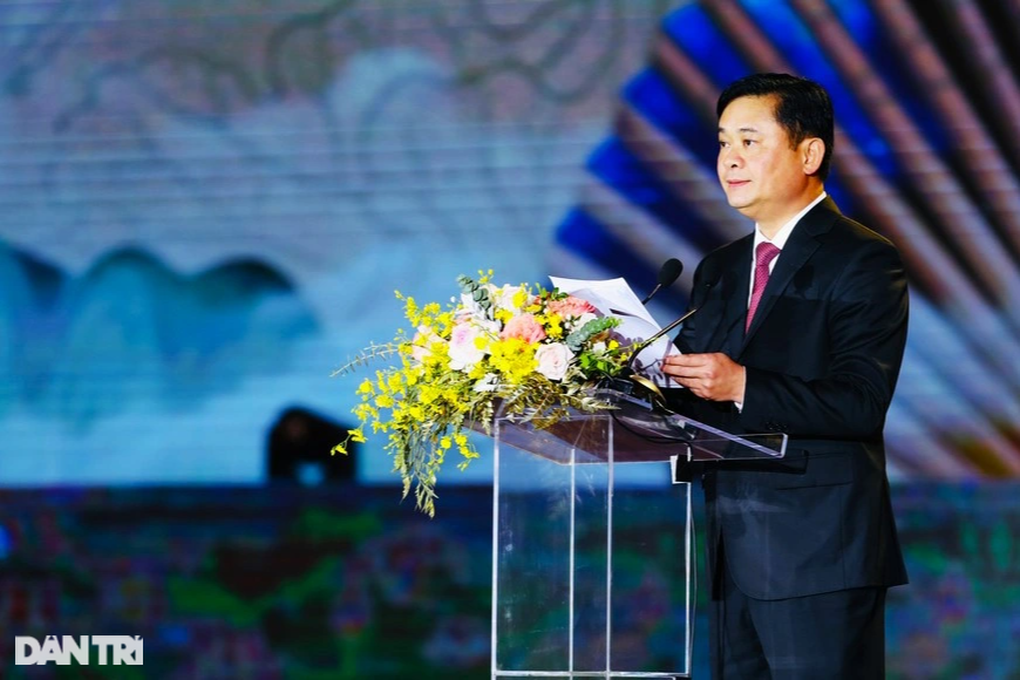 Tôn vinh nữ sĩ Hồ Xuân Hương chính là tôn vinh phẩm hạnh phụ nữ Việt Nam - 3 Tôn vinh nữ sĩ Hồ Xuân Hương chính là tôn vinh phẩm hạnh phụ nữ Việt Nam - 3