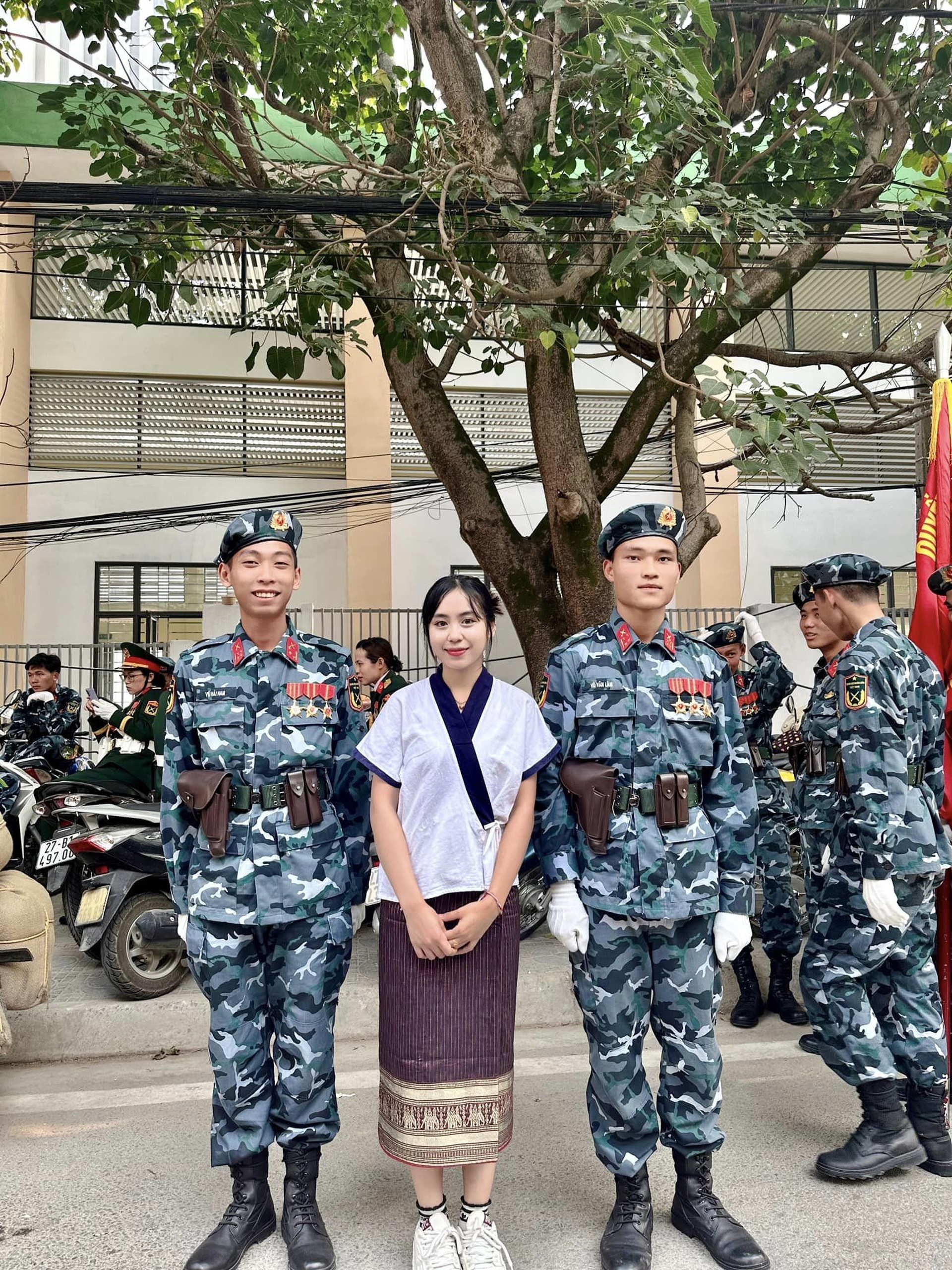 Những bóng hồng nổi bật tại lễ kỷ niệm 70 năm chiến thắng Điện Biên Phủ - 18 Những bóng hồng nổi bật tại lễ kỷ niệm 70 năm chiến thắng Điện Biên Phủ - 18
