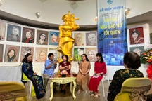 Bảo tàng Phụ nữ Việt Nam tiếp nhận 100 bức tranh chân dung nhà báo nữ