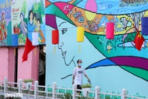 Nơi tập kết rác ven hồ Trúc Bạch khoác "áo mới", trở thành điểm du lịch