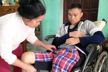 Con cắn răng chịu đau, mẹ như xát muối trong lòng