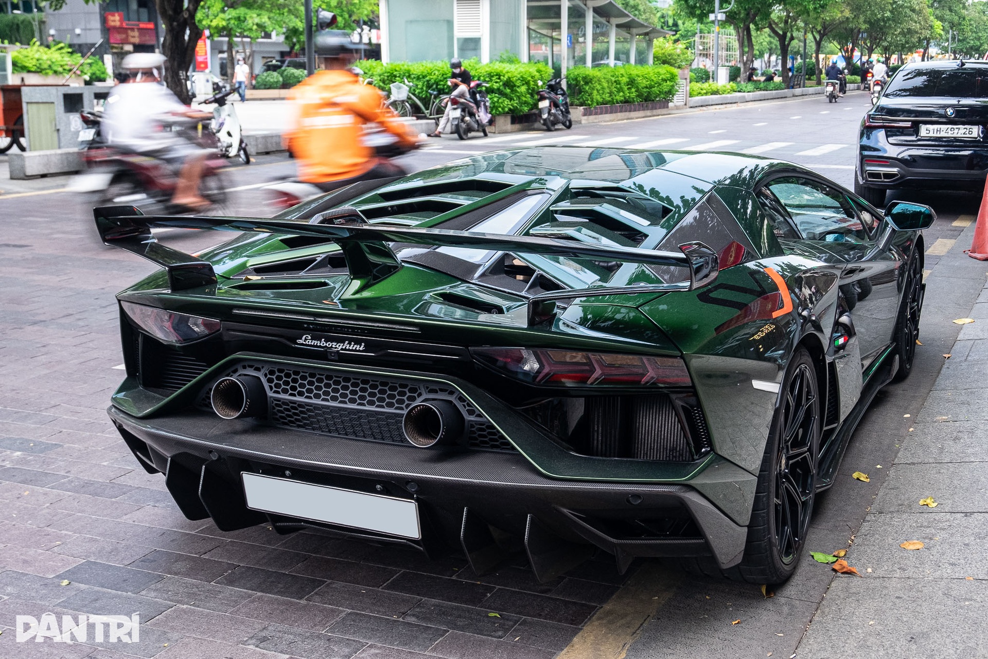 Ngắm Ferrari SF90 biển tứ quý 9 và dàn siêu xe trăm tỷ của đại gia Sài Gòn - 10 Ngắm Ferrari SF90 biển tứ quý 9 và dàn siêu xe trăm tỷ của đại gia Sài Gòn - 10