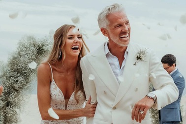 Bất chấp chỉ trích yêu bạn trai hơn 20 tuổi, cô gái Mỹ hạnh phúc viên mãn