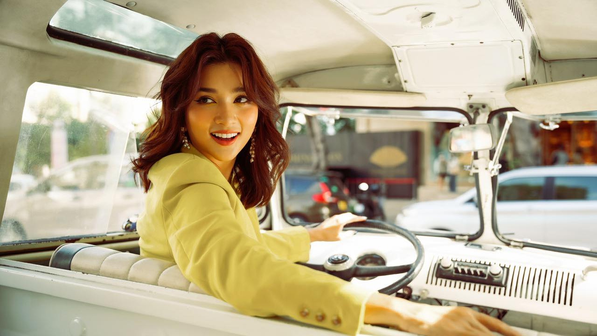 NSƯT Kim Tuyến: Mẹ đơn thân gợi cảm, nghi vấn hẹn hò chị đẹp kém 8 tuổi - 12