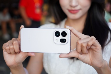 Một góc phố cổ Hội An qua ống kính Hasselblad trên OPPO Find X9s