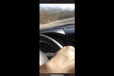 Vừa lái xe tốc độ 100 dặm/giờ vừa livestream, “anh hùng xa lộ” gặp kết đắng