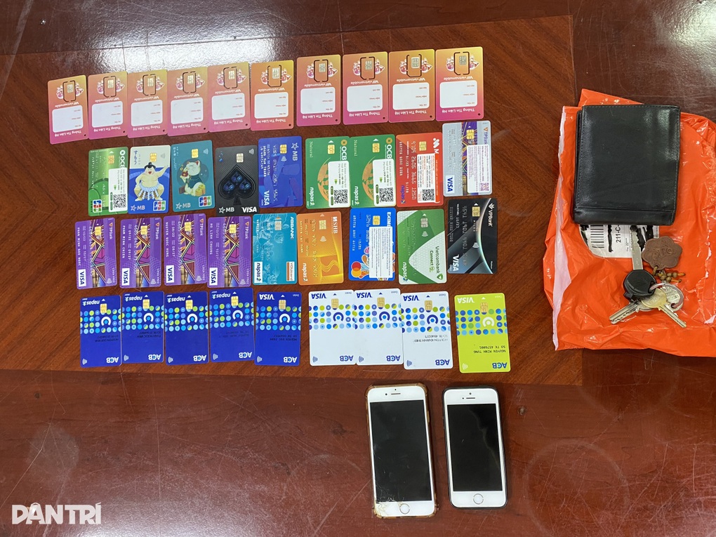 Bắt giữ thanh niên 28 tuổi mua bán hàng nghìn tài khoản ngân hàng - 2