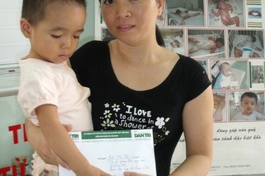 Cháu bé bị cha chém sắp được ghép xương sọ