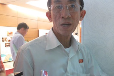 Đại biểu Trần Hoàng Ngân: “Xử lý sở hữu chéo, ngân hàng phải niêm yết”