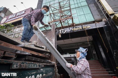 Chủ karaoke Hà Nội: Phá sản, chi tiền tỷ sửa chữa "nín thở" chờ ngày mở lại