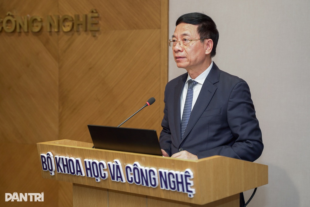 A tecnologia reduz o trabalho administrativo, aproximando os funcionários da comuna da população - 1 Công nghệ giảm tải việc hành chính để cán bộ xã gần dân hơn - 1