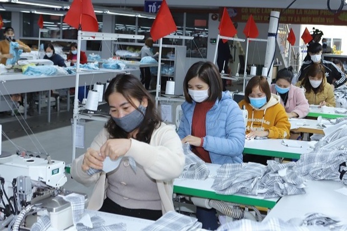 Công nhân phấn khởi trở lại làm việc, đặt nhiều kỳ vọng trong năm mới - 1 Công nhân phấn khởi trở lại làm việc, đặt nhiều kỳ vọng trong năm mới - 1