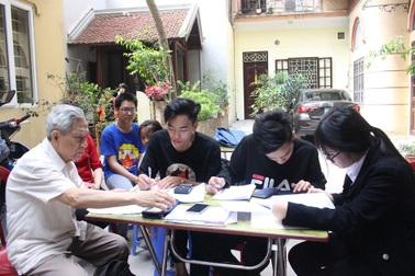 Ông giáo Hà thành gần 30 năm dạy học miễn phí