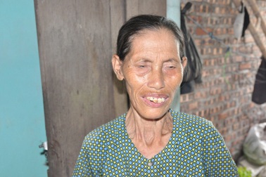 Thương cụ bà đau yếu, sống qua ngày nhờ những mớ rau 3 nghìn đồng