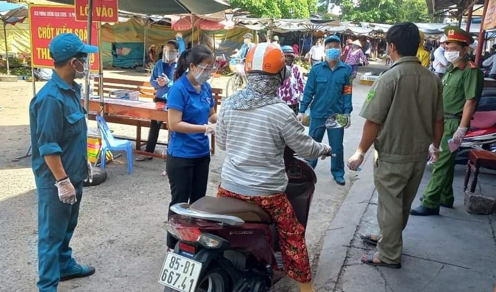Để con nhỏ, mẹ già ở nhà, những nữ đoàn viên ra tuyến đầu chống dịch - 6 Để con nhỏ, mẹ già ở nhà, những nữ đoàn viên ra tuyến đầu chống dịch - 6
