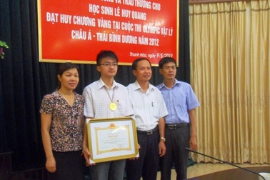 Cậu học trò xứ Thanh giành HCV Olympic Vật lý châu Á 
