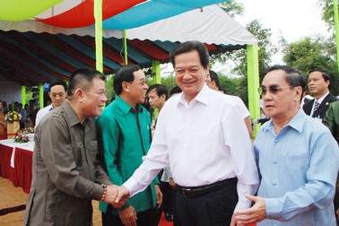 Mặn mòi tình Việt nghĩa Lào