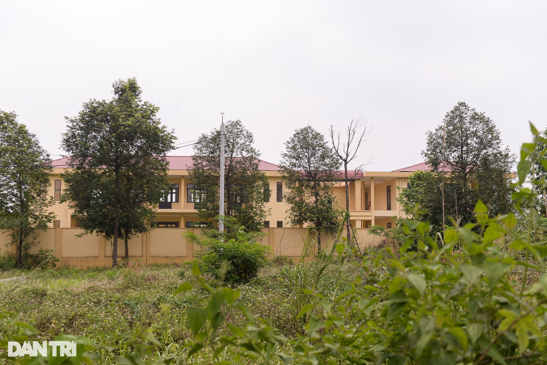 Hai trường học được xây dựng khang trang bị bỏ hoang gây lãng phí ở Hà Nội - 10 Hai trường học được xây dựng khang trang bị bỏ hoang gây lãng phí ở Hà Nội - 10