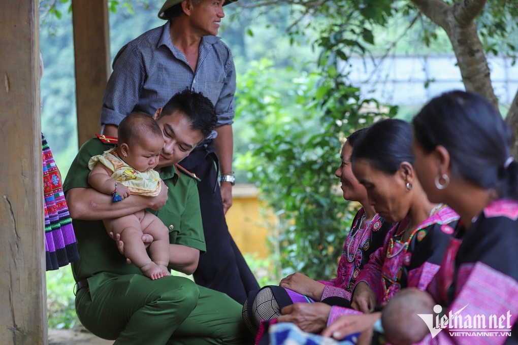 Lời cha dặn trước lúc hi sinh và cuộc hồi sinh nơi lãnh địa ma túy - 7 Lời cha dặn trước lúc hi sinh và cuộc hồi sinh nơi lãnh địa ma túy - 7