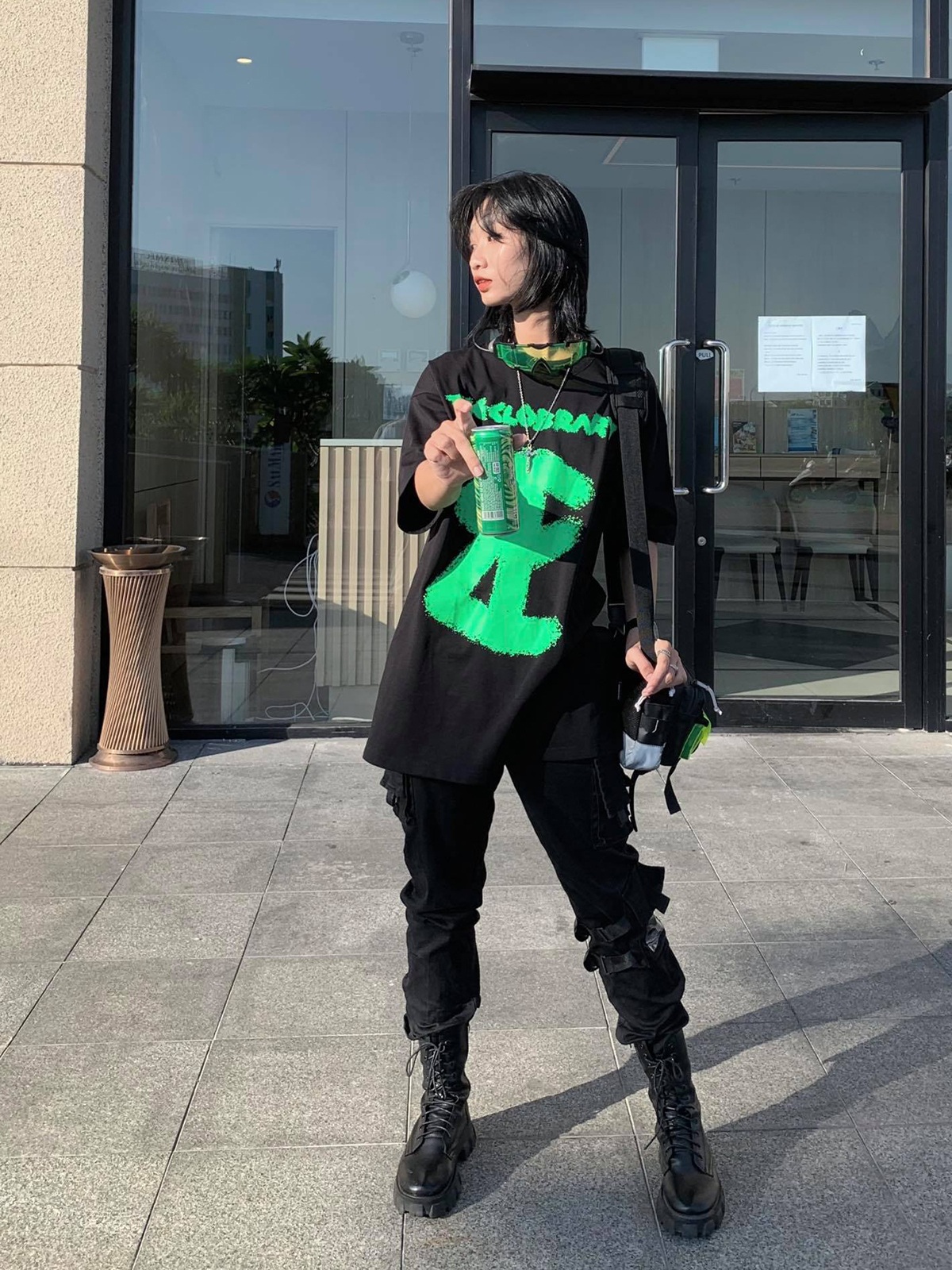 Nữ sinh 17 tuổi cao 1m70, sở hữu nét đẹp phi giới tính gây sốt mạng - 4